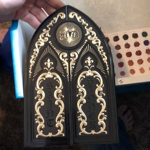 Kat Von D Saint & Sinner